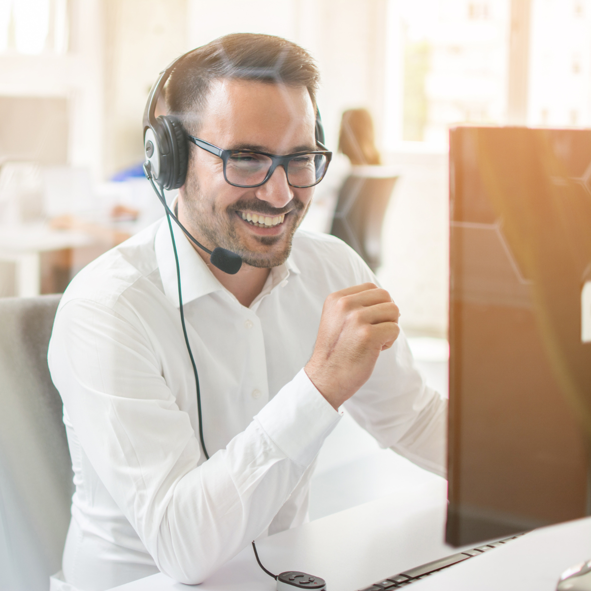 Man wearing a white shirt and wearing a headset